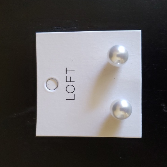 NWT Loft Pearlized Stud Earrings - Picture 2 of 3